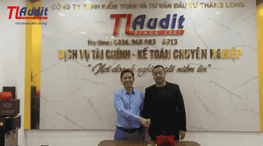Tư vấn và ký hợp đồng với khách hàng